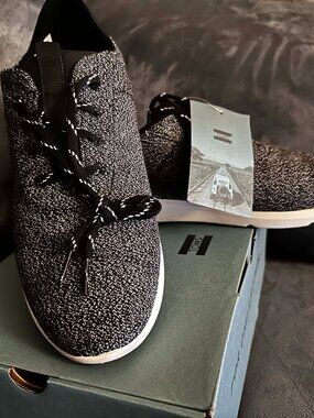 Toms Cabrillo Black Terry Cloth Shoes NIB
